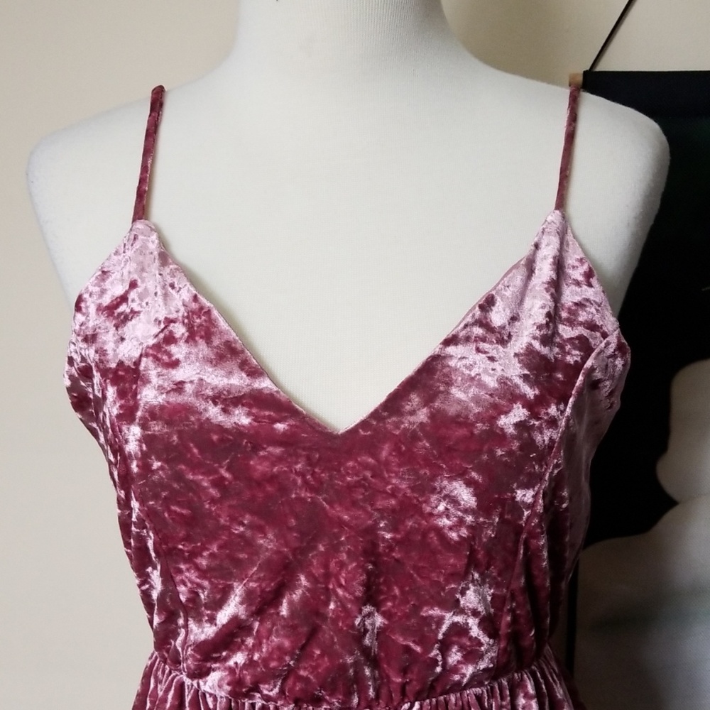 Romeo & Juliet Velvet V Neck Spaghetti Strap Dress - Picture 4 of 7